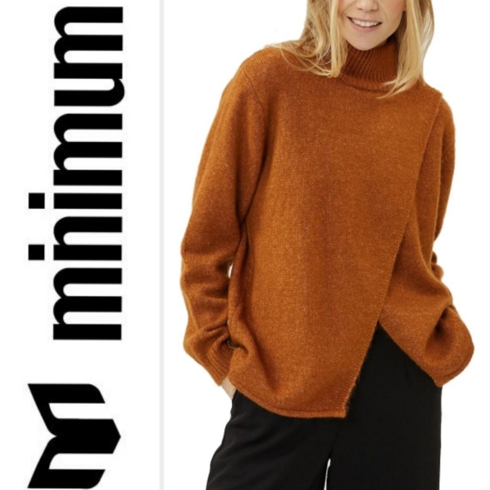 Minimum Meline Mock Neck Front Slit Sweater